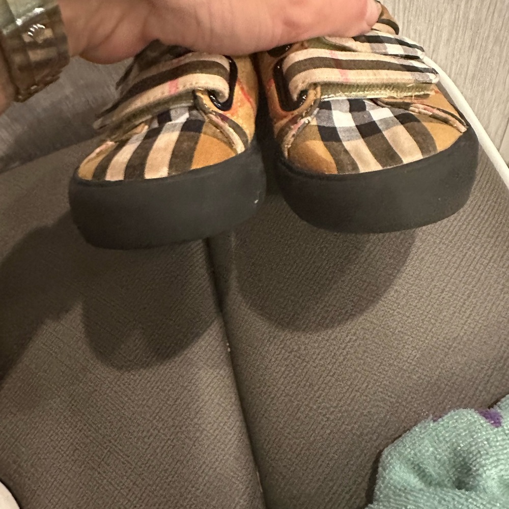 Biys burberry sneakers 9.5